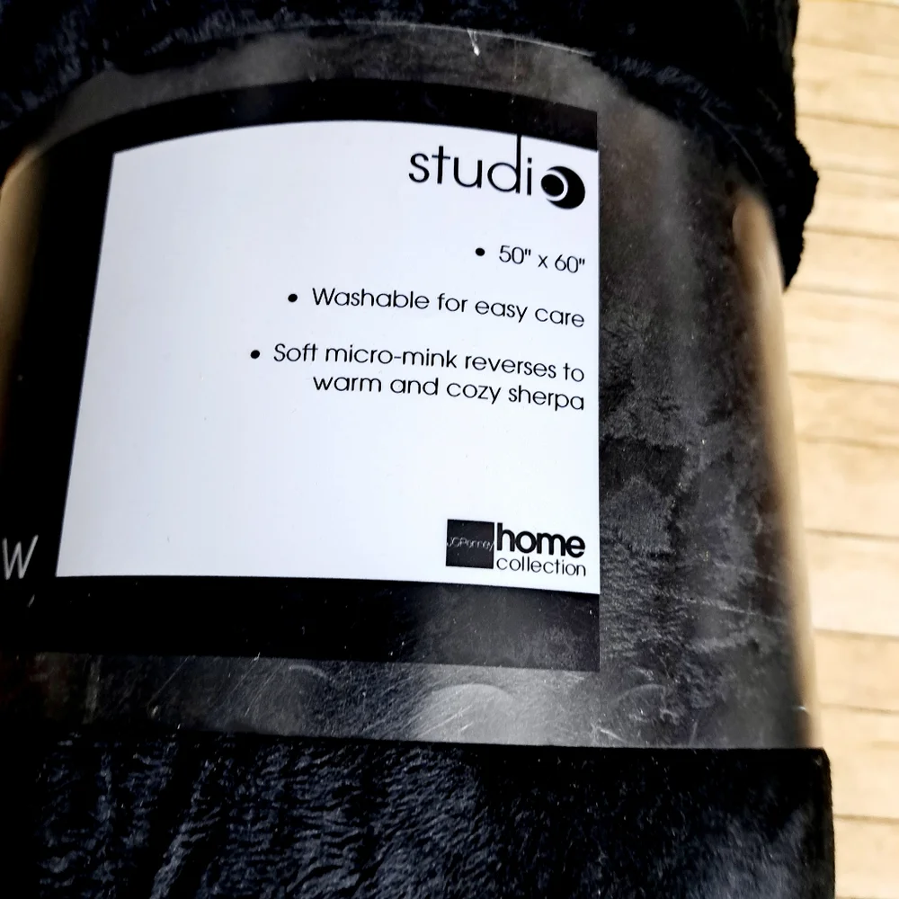 Studio Micro-Mink/ Sherpa Throw Soft & Cozy, Coal Black 50